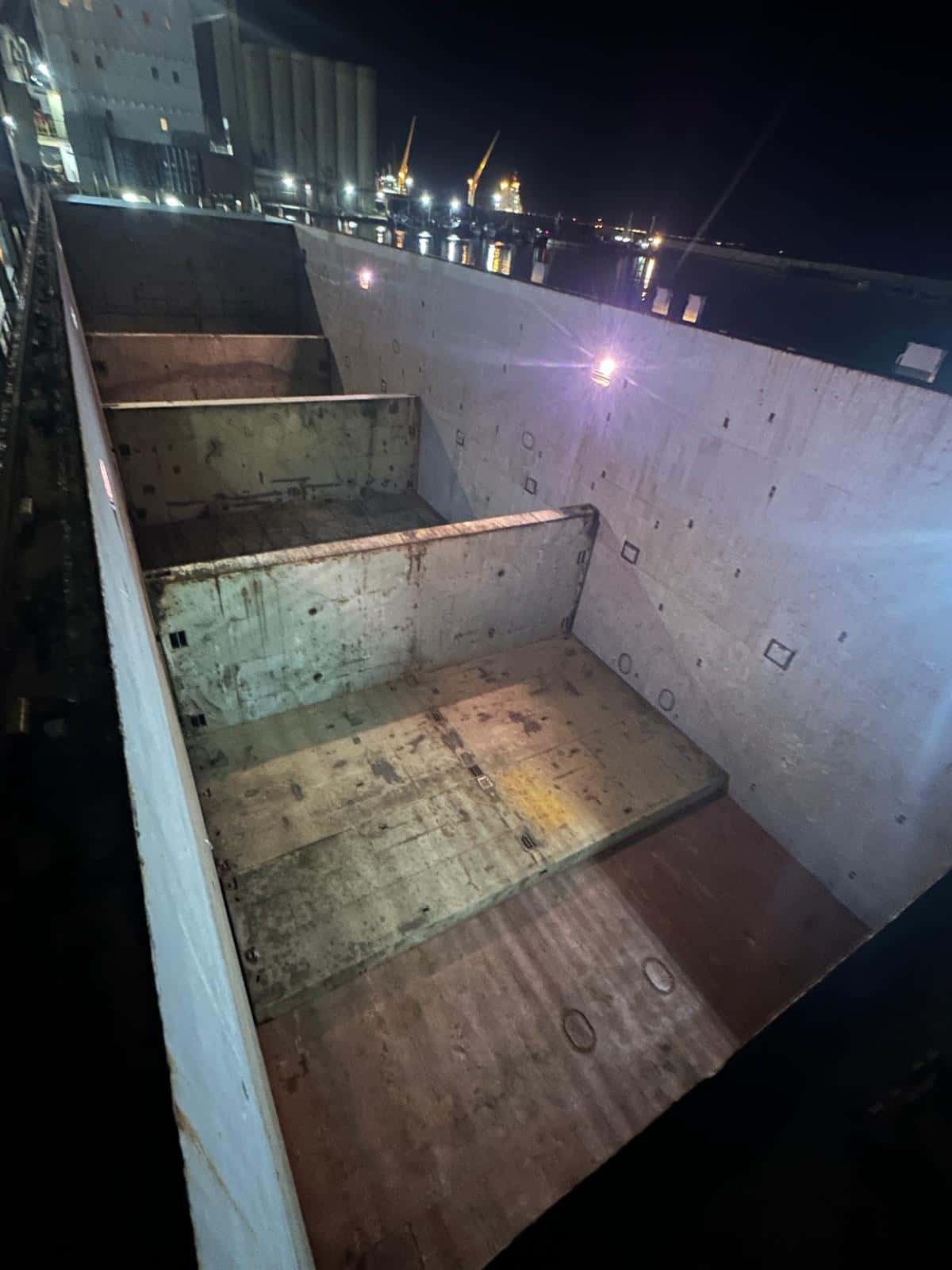 MV EBRU — cargo hold 17