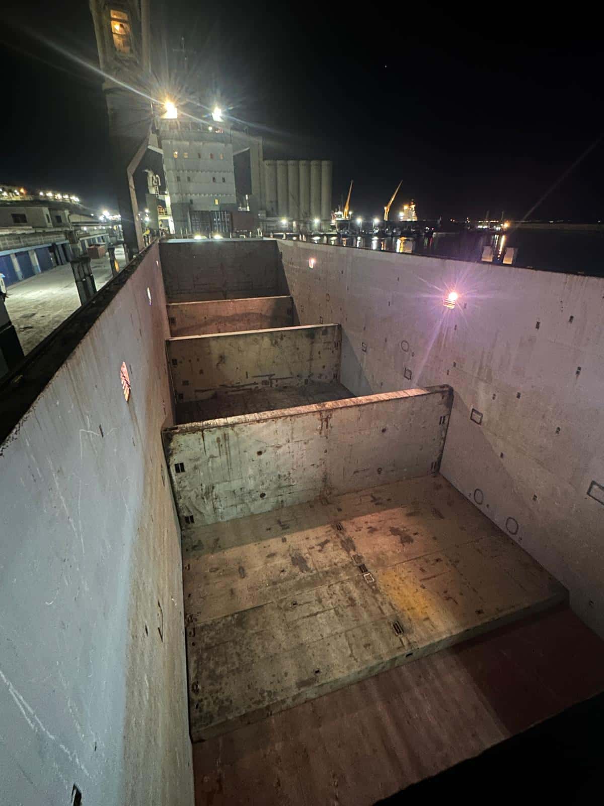 MV EBRU — cargo hold 18